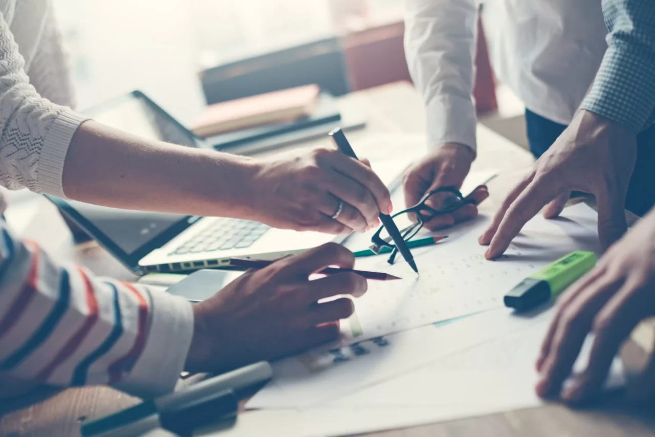 Key Benefits of Fleet Tracking shown by people working on a map