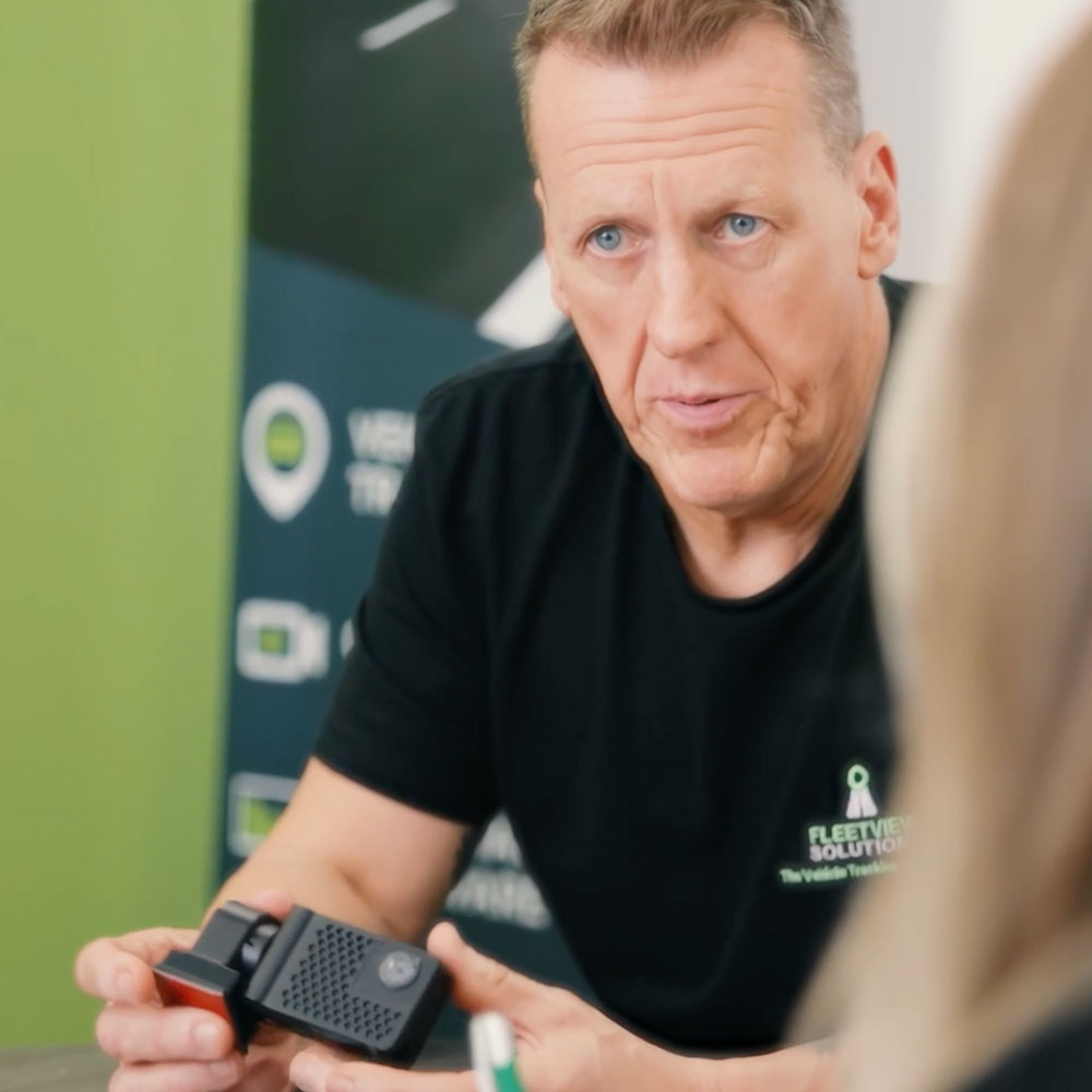 Jez from Fleetview explaining why people should choose Fleetview to track their vehicles.